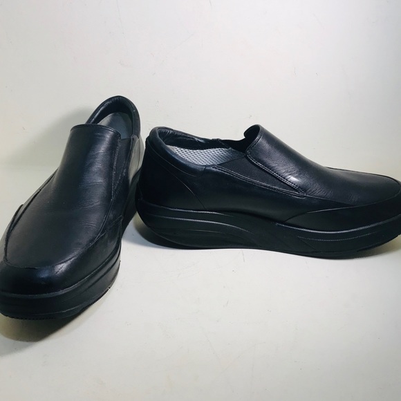 Men's MBT Slip-On Sneaker # 400100-03 - Picture 3 of 8